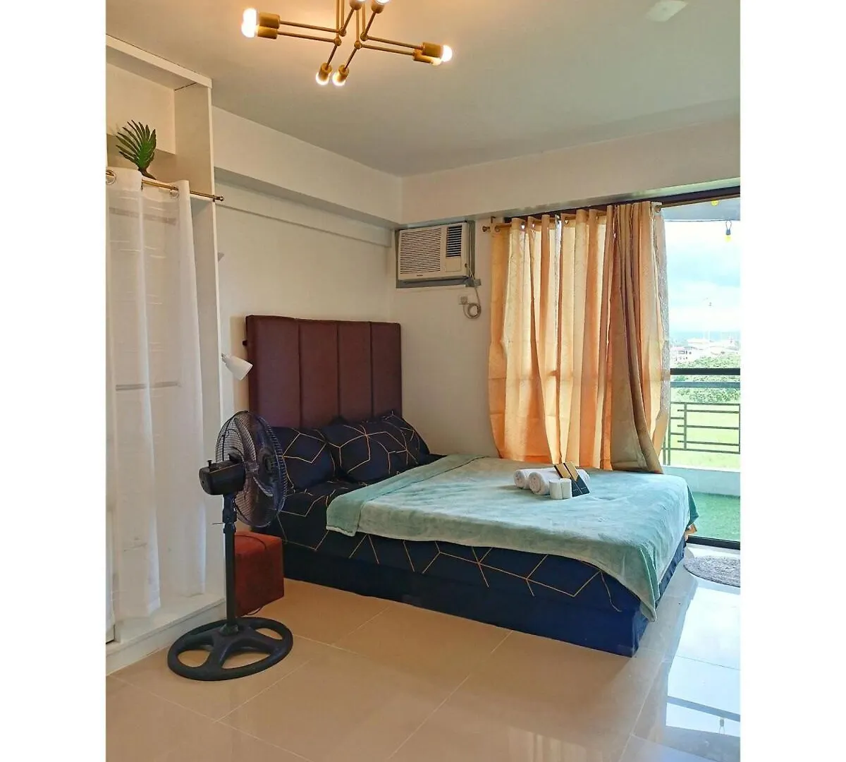 Enjoy This Spacious Staycation Manila 0*,